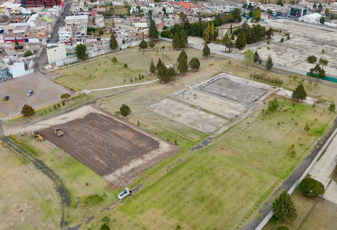 Javier Rivera Bonilla impulsa el deporte en Apizaco: inicia construcción de nuevas canchas de fútbol